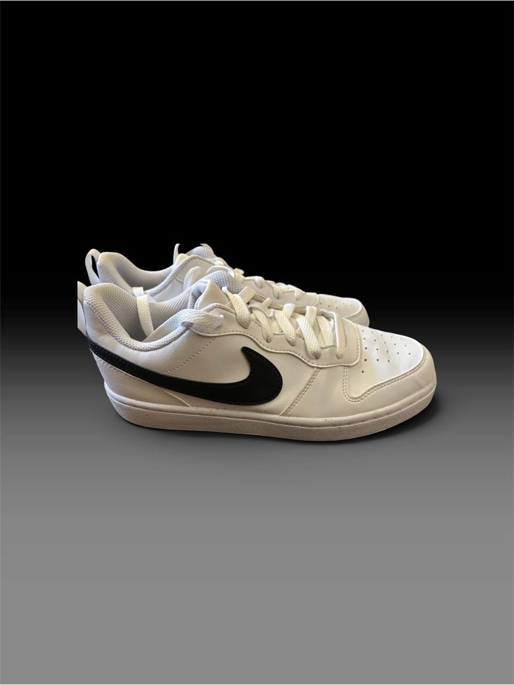 Nike Court Borough, White/Black – Youth Size 7Y